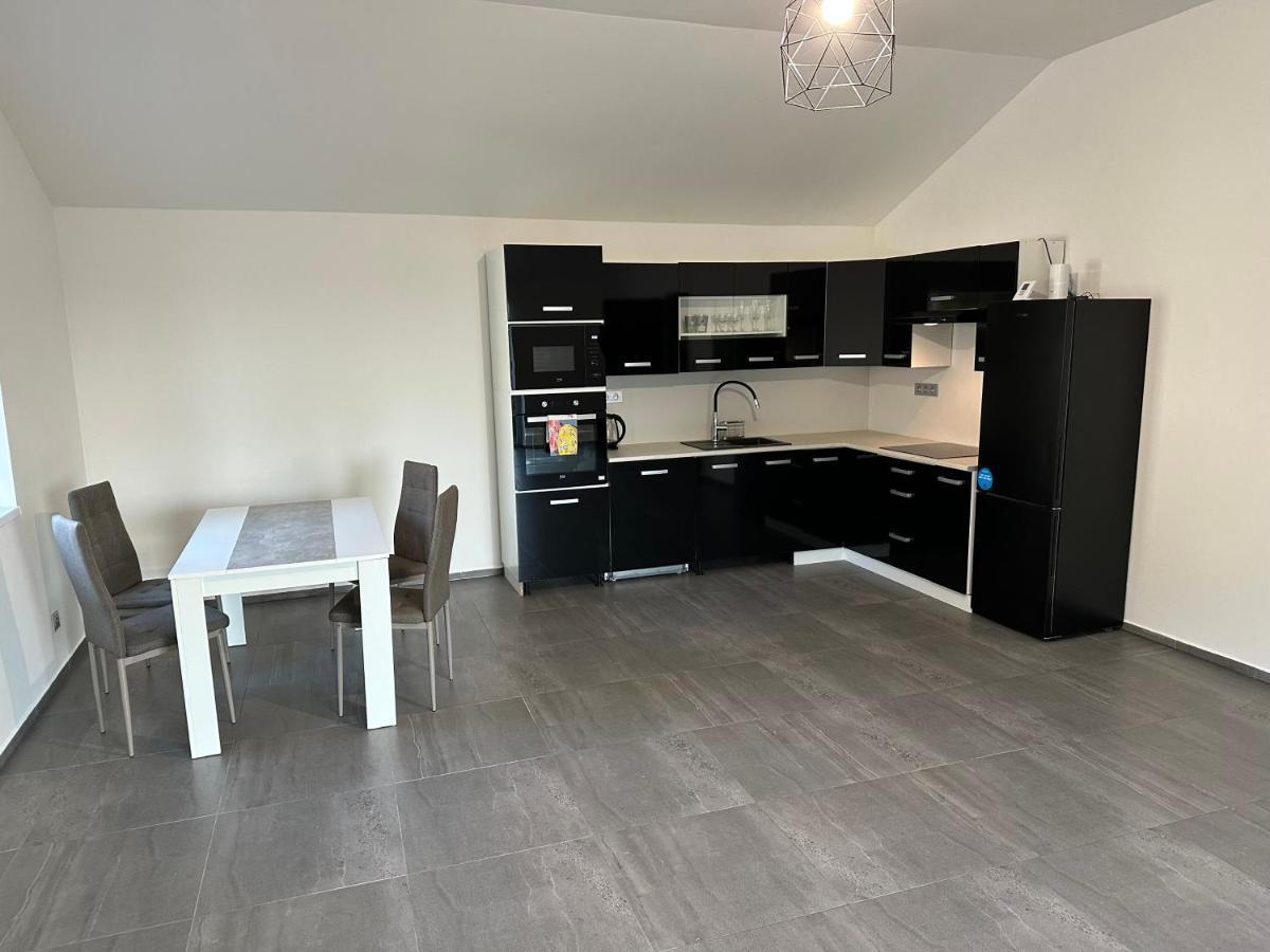 Apartman Byt 75M2 Klid Priroda Pro Rodinu Prague Exterior photo